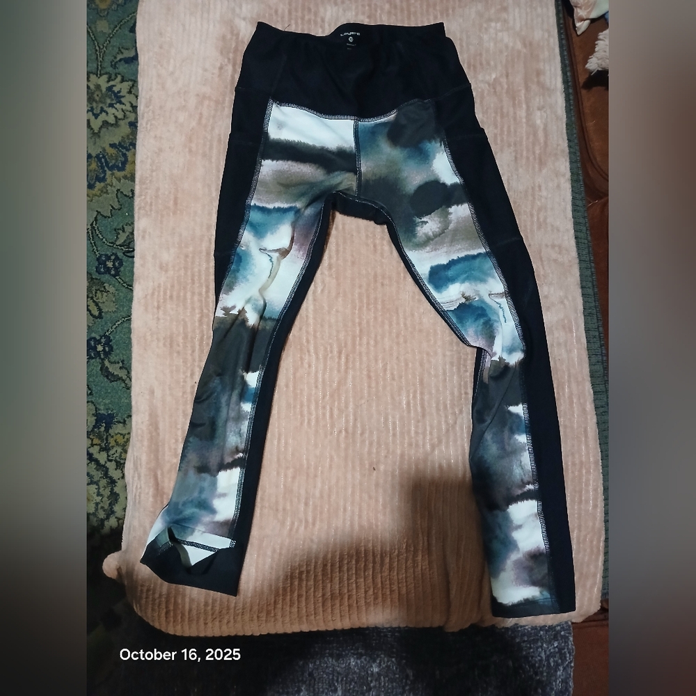 Abstract Patterned Leggings - Picture 1 of 4